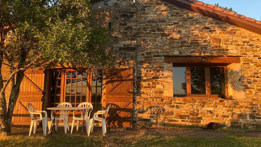 Location de vacances pour 8 personnes, avec Terrasse et Jardin ainsi que Piscine et Vue à Saint-Marcel-Campes - 2