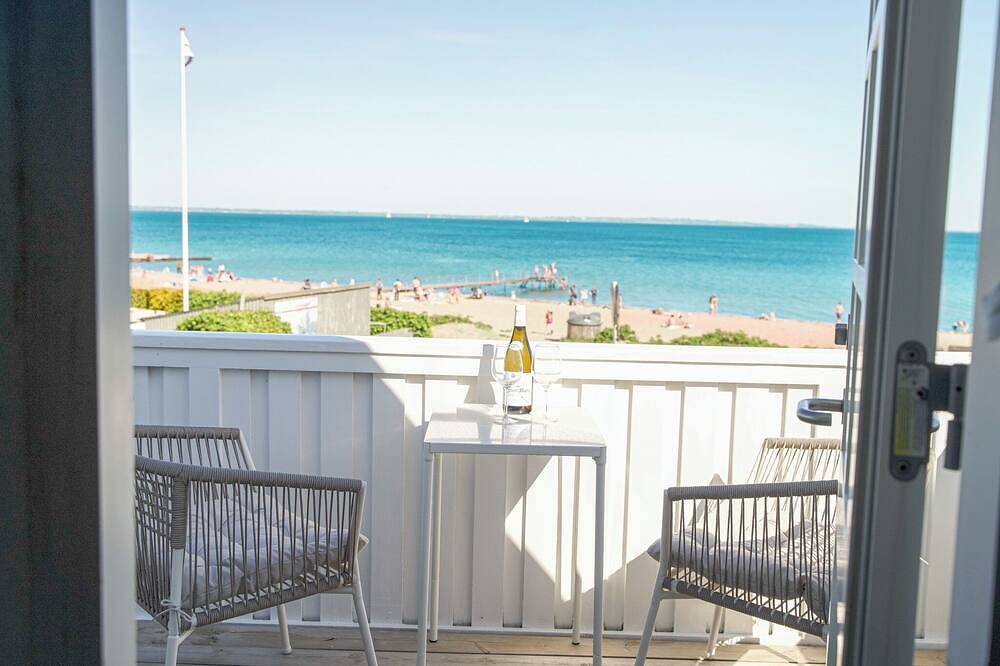 Beach house with private sauna and first class seaview! in Hovedstaden