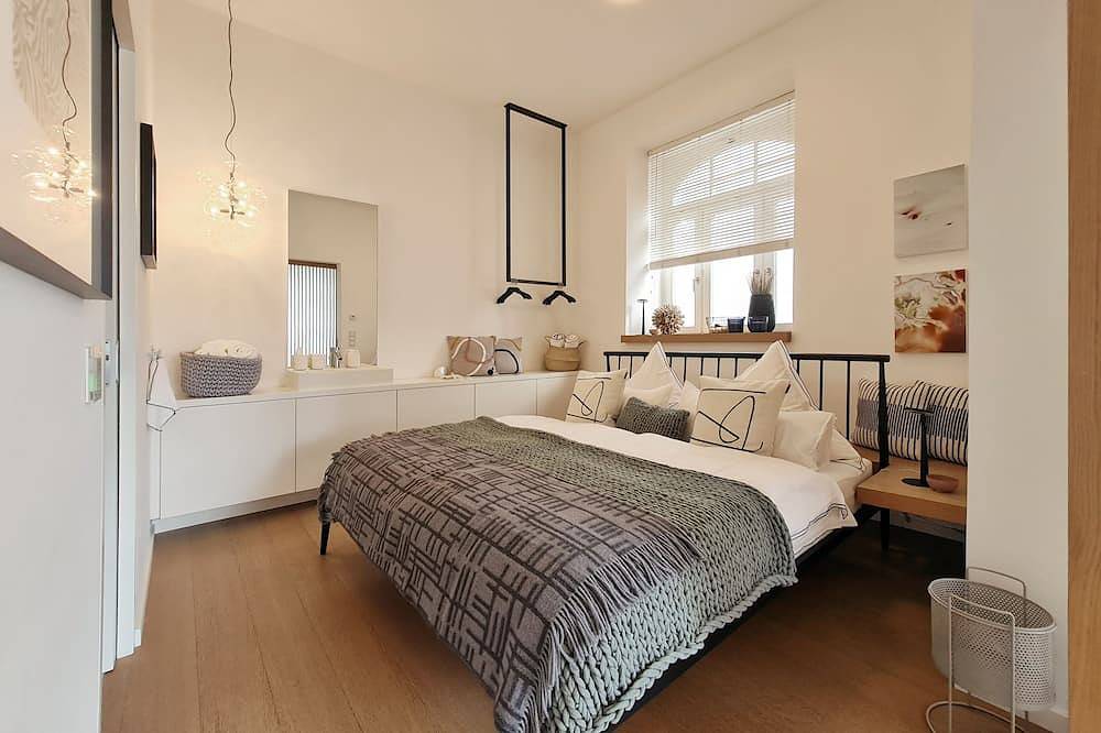 Entire apartment, Best deal in town !  Omuntu Designer Apt in the center of Munich in Munich Isarvorstadt, Munich