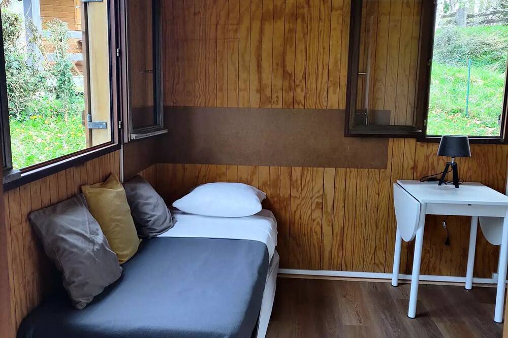 Chalet Malin 13m² - 1 chambre avec toilettes- douche aux sanitaires du camping - 4 personnes in Navarrenx, Béarn