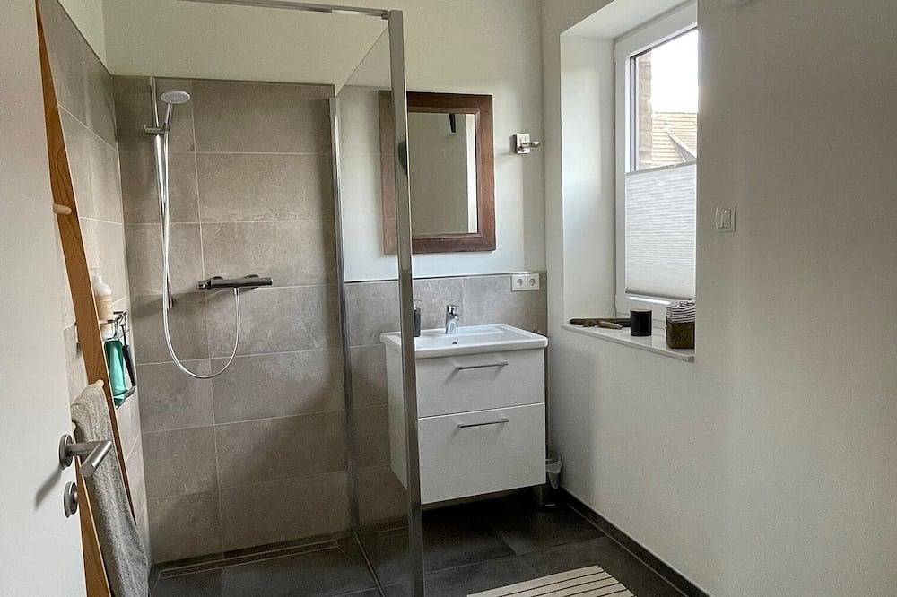 Ganze Wohnung, Modern holiday apartment with a large terrace and garden near Hamburg in Ahrensburg, Kreis Stormarn