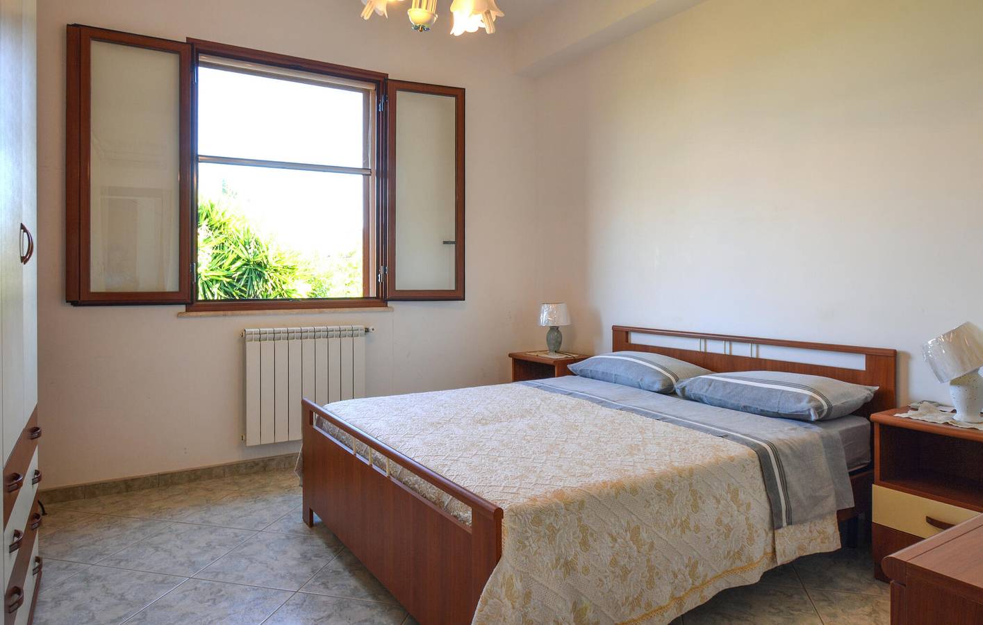 Apartamento vacacional entero, Acogedor apartamento con WiFi, aire acondicionado y aparcamiento, cerca de la playa y restaurantes. in Contrada Fiori, Menfi