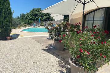 Gîte pour 2 personnes, avec jardin ainsi que terrasse et piscine à Séguret
