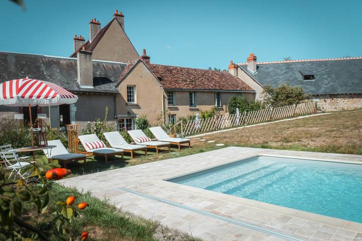Gîte pour 26 personnes, avec piscine ainsi que terrasse et jardin