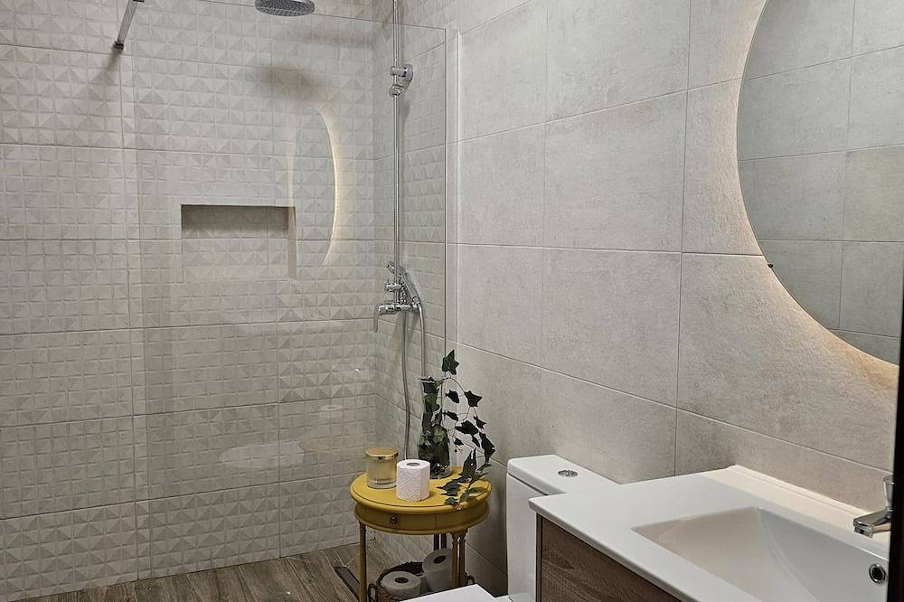 Ganze Wohnung, 7km from the beach and 14km from downtown Lisbon. Cozy, family-friendly apartment! in Almada, Halbinsel von Setúbal