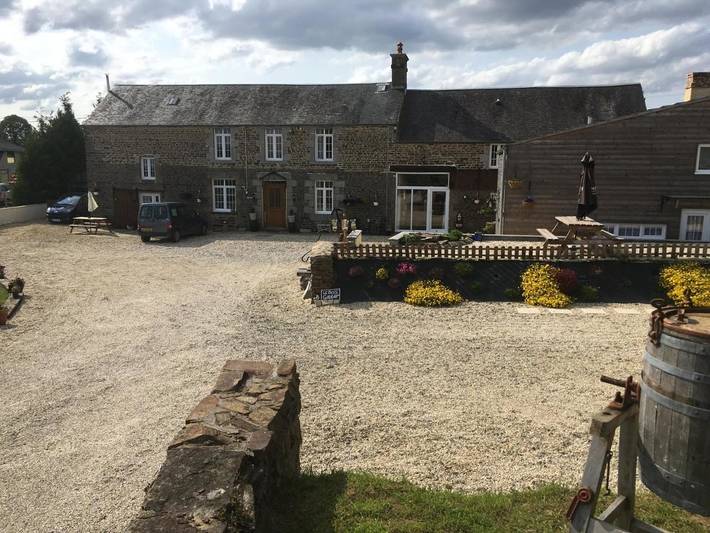 Location de vacances pour 2 personnes, avec piscine et jardin à Savigny-le-Vieux - 2