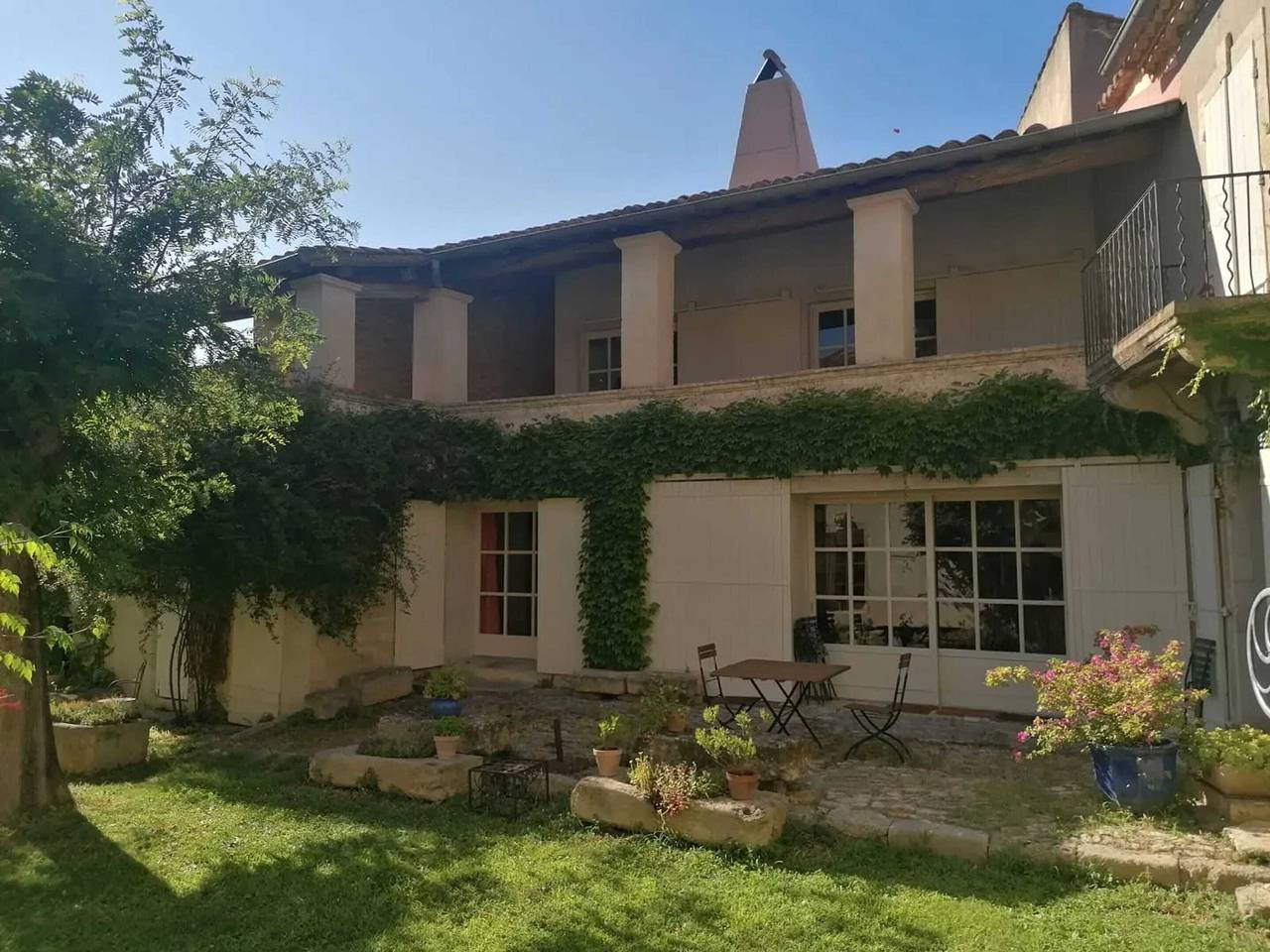 Amplia casa con jardín en Nages-et-Solorgues in Nages-et-Solorgues, Region de Nimes