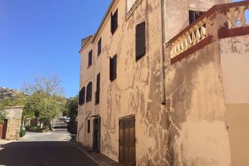 Gîte pour 8 personnes, avec balcon à Aregno