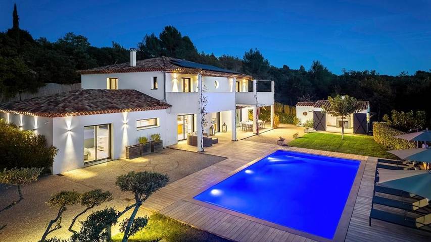 Villa pour 10 personnes, avec piscine ainsi que vue et jardin