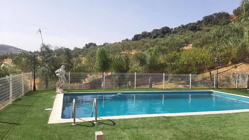 Location de vacances pour 8 personnes, avec Terrasse ainsi que Jardin et Piscine à Pruna