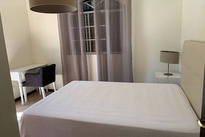 Villa mit einem sehr großen, wunderschönen Garten und Tennis in Quarteira, Faro Distrikt