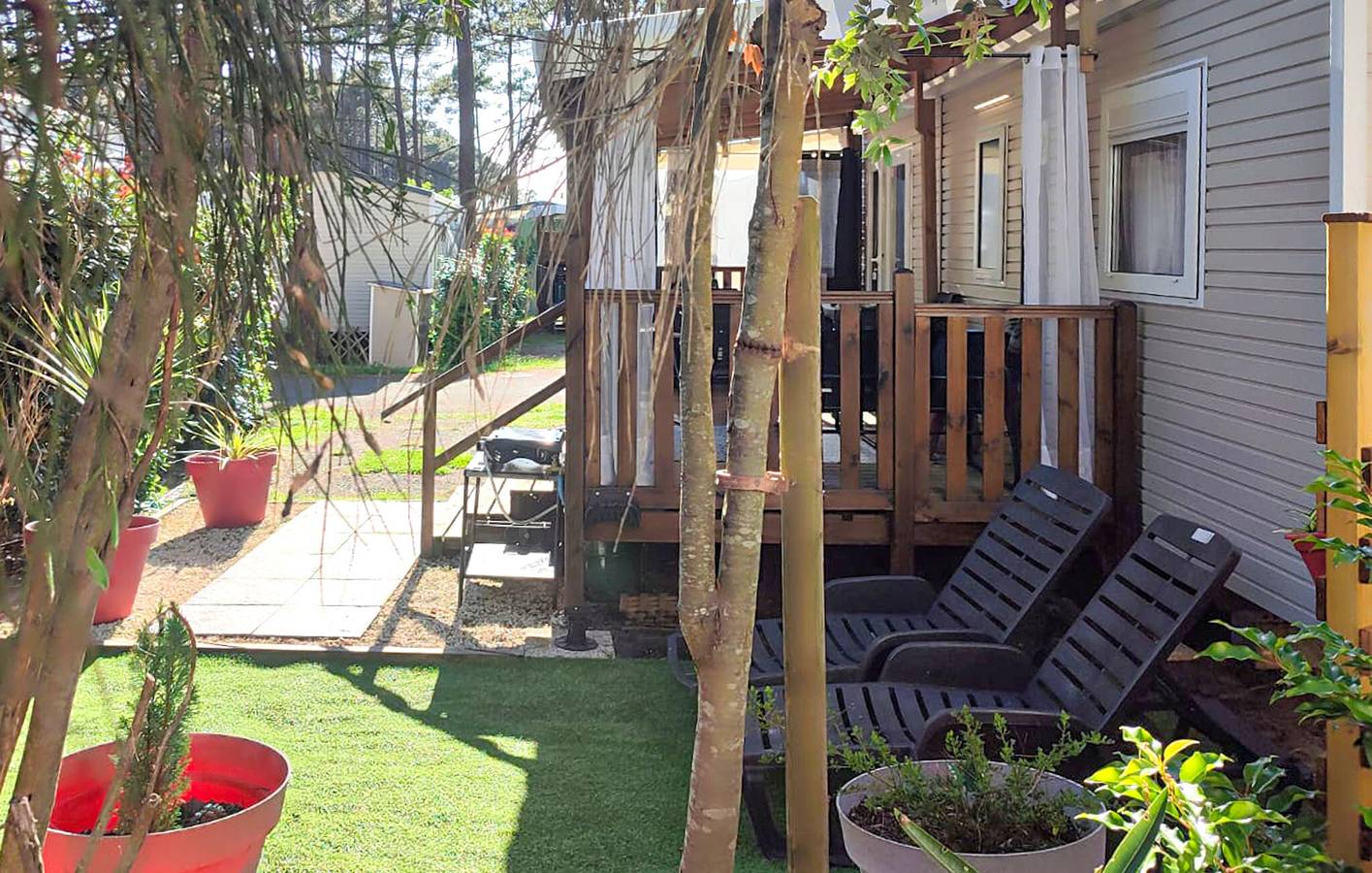 Acogedora casa móvil con piscina y WiFi - Cerca de Les Pinèdes in Saint-Julien-en-Born, Côte d’Argent