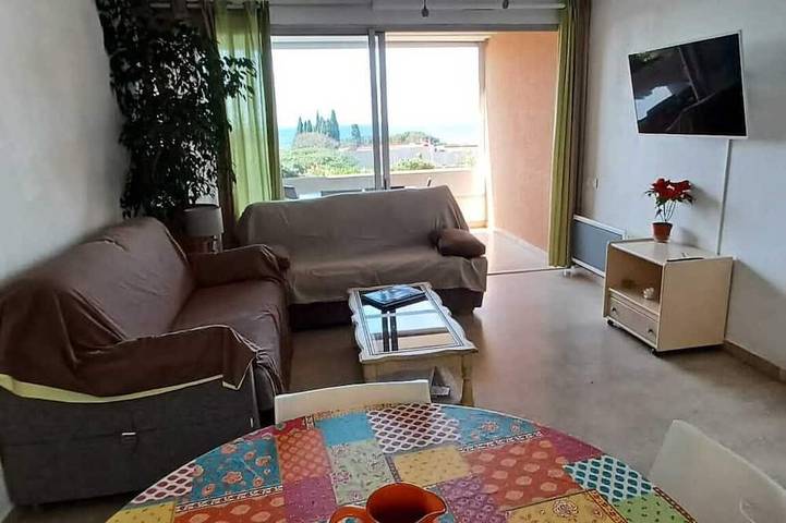 Gîte pour 4 personnes, avec terrasse dans Plage De L Anse De L Arene - 4