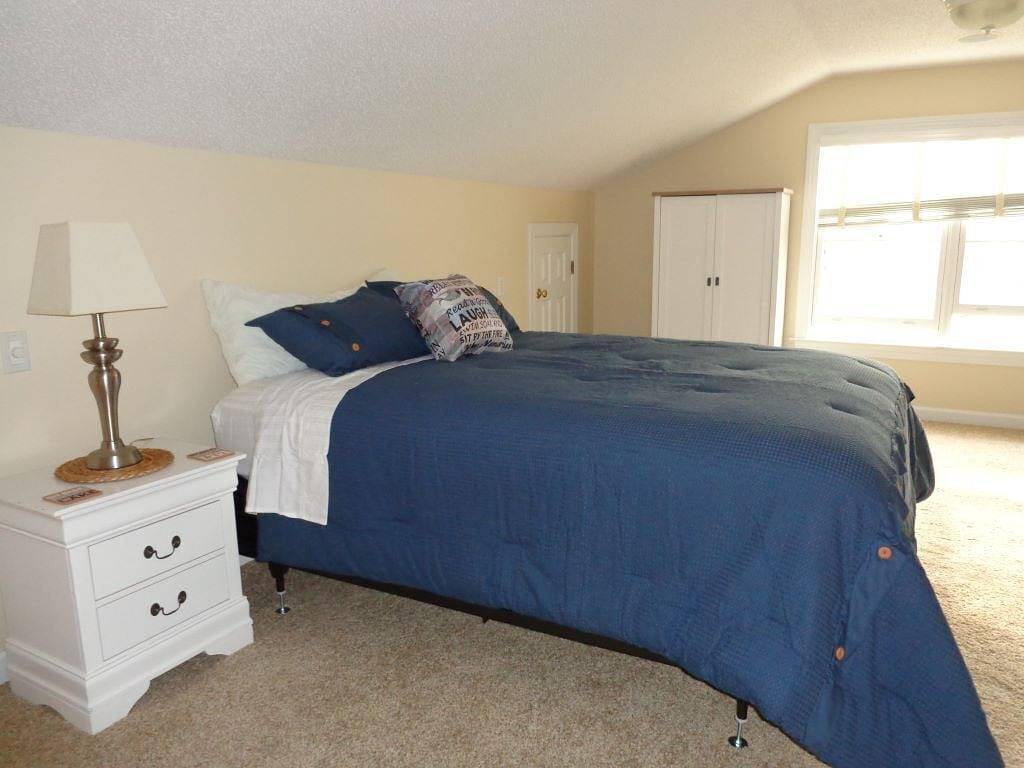 Beautiful 3 bedroom, 2 bath Log Home with Sandy Beach & Expansive Lake Views!! in Lake Gaston