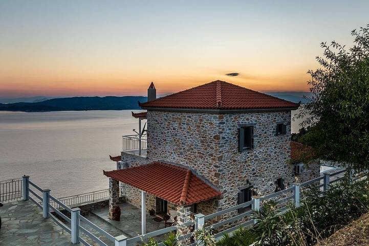Villa Pounda-Breathtaking sea view-wifi-Newbuilding in Sporaden