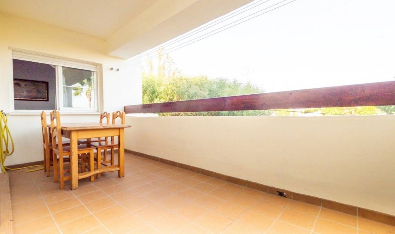 Entire apartment, Holiday Apartment with Wi-Fi, Terrace,  Shared Pool & Garden; Parking Available in Torrequebrada, Benalmádena