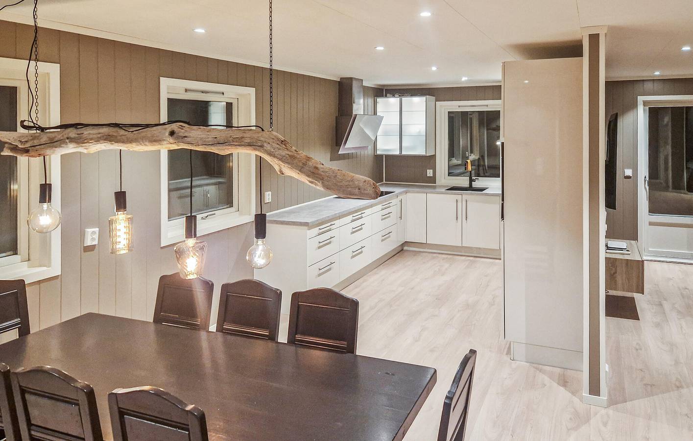 Ferienhaus für 12 Personen mit Terrasse in Røyrvik
