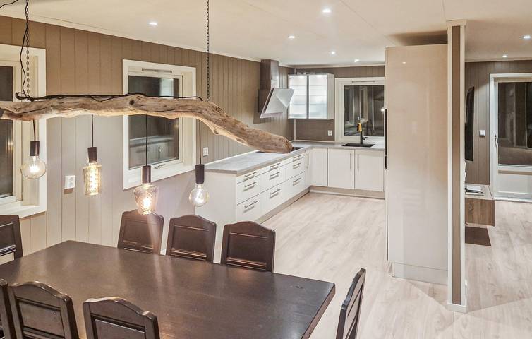 Ferienhaus für 12 Personen mit Terrasse in Røyrvik