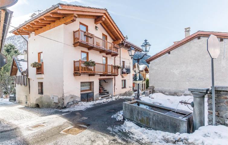 Appartamento intero, Appartamento con vista sulle montagne con WiFi e cucina in Brusson, Commune de Brusson