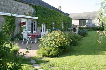 Chambre d’hôte pour 2 personnes, avec terrasse ainsi que jardin et piscine, animaux acceptés à Lignières-Orgères