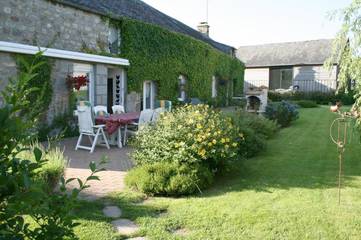 Chambre d’hôte pour 2 personnes, avec piscine ainsi que terrasse et jardin, animaux acceptés dans Mayenne