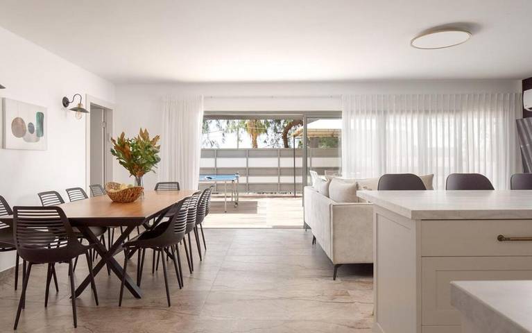 Villa pour 10 personnes, avec terrasse ainsi que piscine et jardin - 1