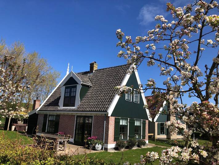 Ferienhaus für 6 Personen, mit Terrasse und Whirlpool sowie Garten