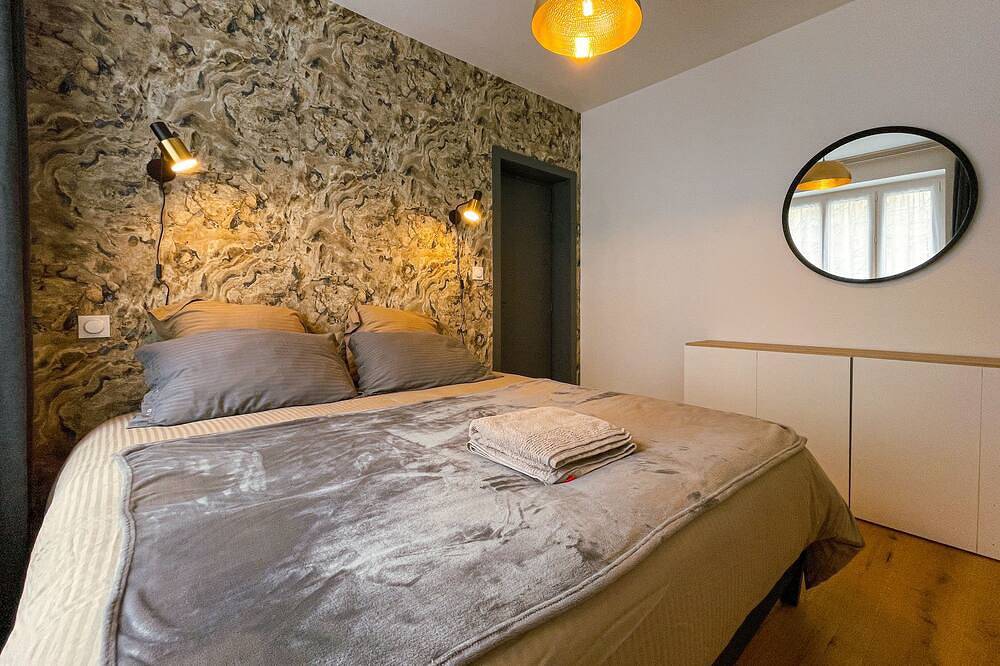 Maison 12 Personnes au Coeur de la Vieille Ville ! in Boulogne-sur-Mer, Boulogne-sur-Mer region