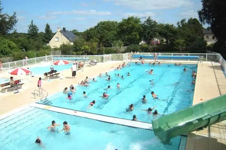 Location de vacances pour 4 personnes, avec piscine et terrasse à Merdrignac