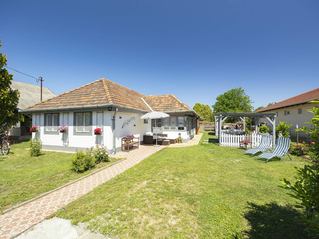 Sunny in Balatonőszöd, Plattensee Südufer