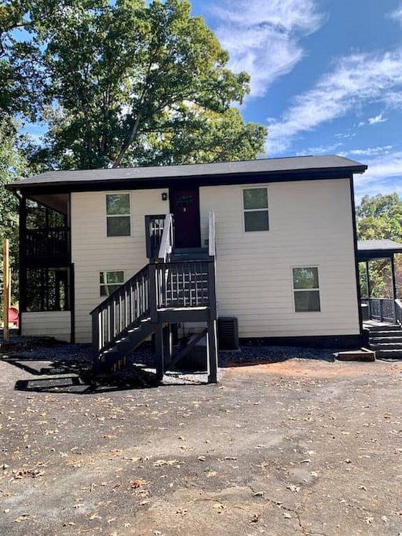 Cheerful Upstairs Unit of Guest Home with Private Terrace, Bbq Area & Yard Games in Atlanta, Fulton County