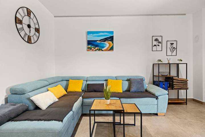 Ferienwohnung für 4 Personen, mit Balkon und Whirlpool sowie Terrasse und Garten auf Cres - 3