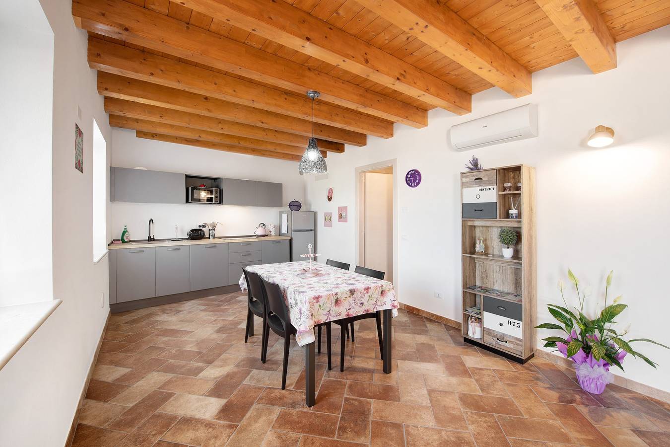 Appartamento intero, Appartamento per vacanze "Casale La Coccinella Lavanda" con giardino in comune e Wi-Fi in Caprino Veronese, Prealpi Gardesane