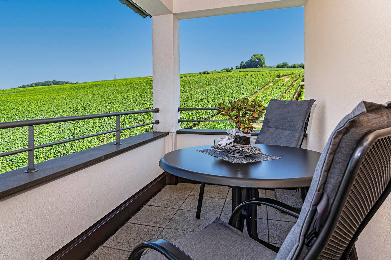 Zimmer '205' mit Gemeinschaftsgarten, Balkon und Wi-Fi in Hagnau am Bodensee, Region Bodensee-Oberschwaben