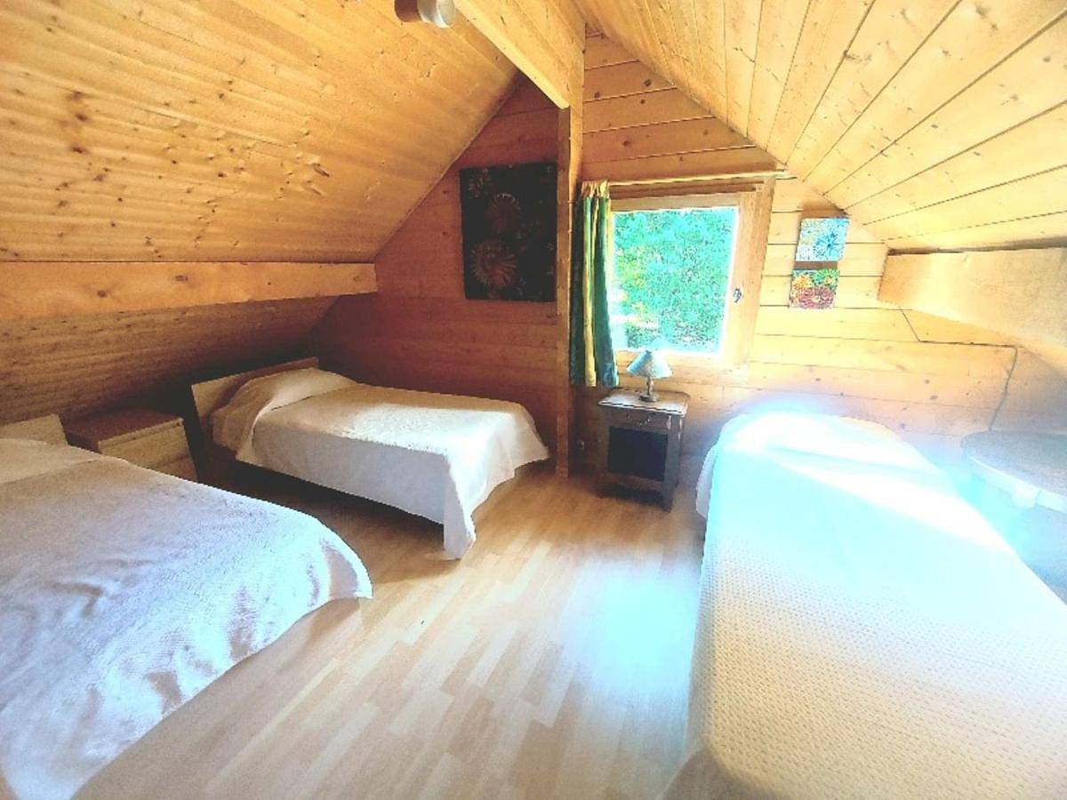 Chalet de rêve sur l'étang in Champs-Romain, Parc naturel régional Périgord-Limousin