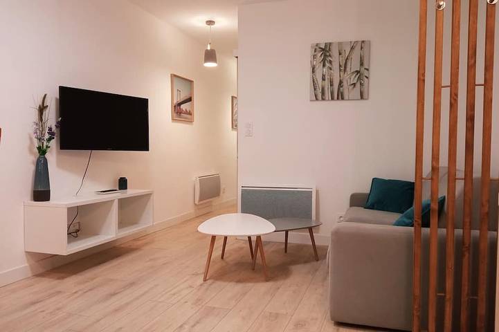 Appartement entier, Le Quai du Gardon •Terrasse Intérieure Privée • Centre Ville • 6 personnes in Alès, Parc national des Cévennes