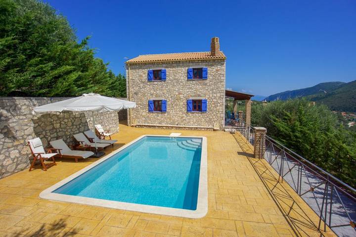 Villa for 4 people, with Balcony and Terrace as well as Pool in Ithaka