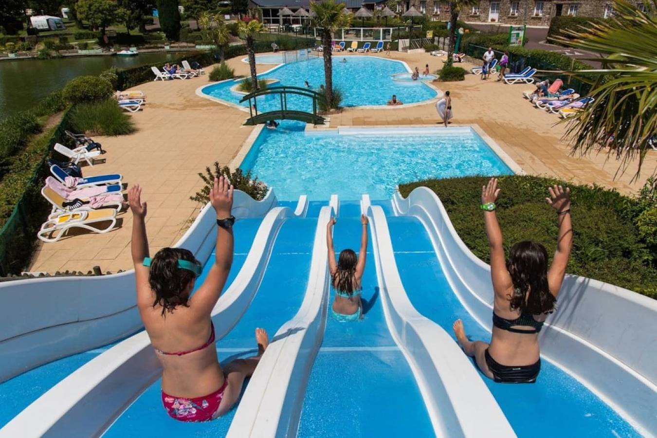 Zecamping 4 étoiles animé piscine chauffée pet friendly locatif Tv Bbq in Saint-Symphorien-le-Valois, La Haye (Manche)