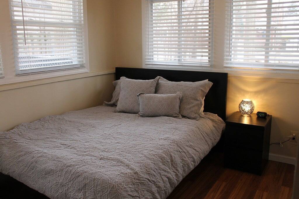 Gehen Sie in die Innenstadt von Royal Oak - Ruhige Nachbarschaft - Gemütlicher Bungalow mit 2 Betten und 1 Bad in Oakland County