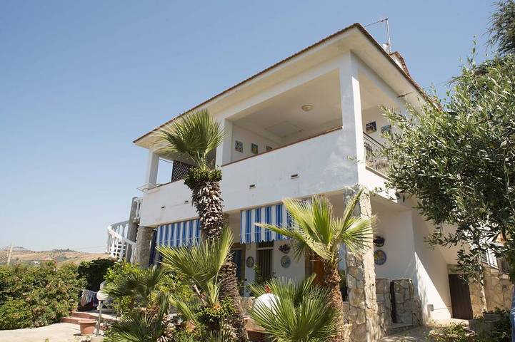 Villa independiente con hermosa terraza con vistas al mar Oferta 23.-31. 08 600Euro in Sciacca, Provincia de Agrigento