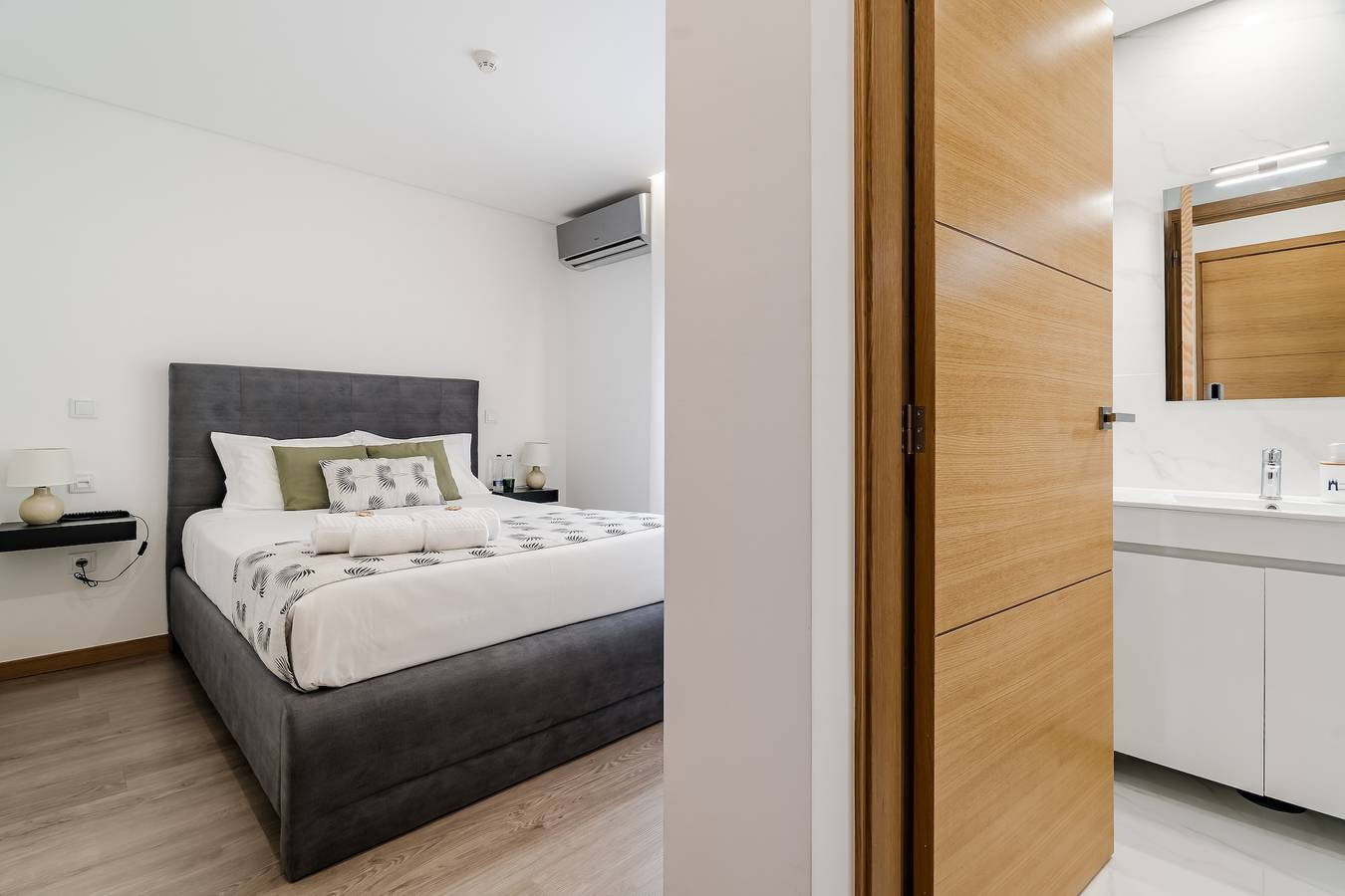 Camera 'Quarto 5' con giardino condiviso, Wi-Fi e aria condizionata in Braga, Distretto de Braga