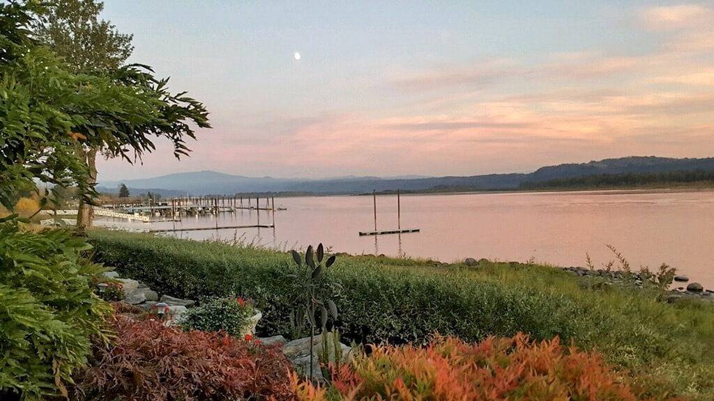 Ganze Wohnung, Million Dollaransicht Columbia River und Mt Hood, privater Eingang in Camas (Washington), Washington
