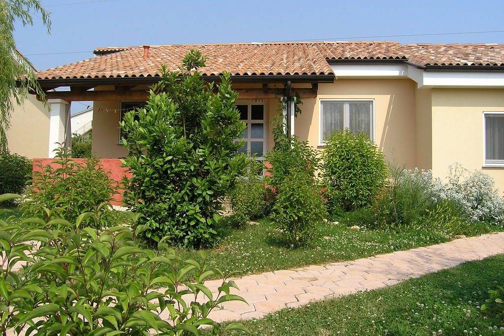 Ferienhaus in Poreč mit Terrasse, Klimaanlage, W-Lan, Spülmaschine (4400-5) in Vrvari, Region de Porec