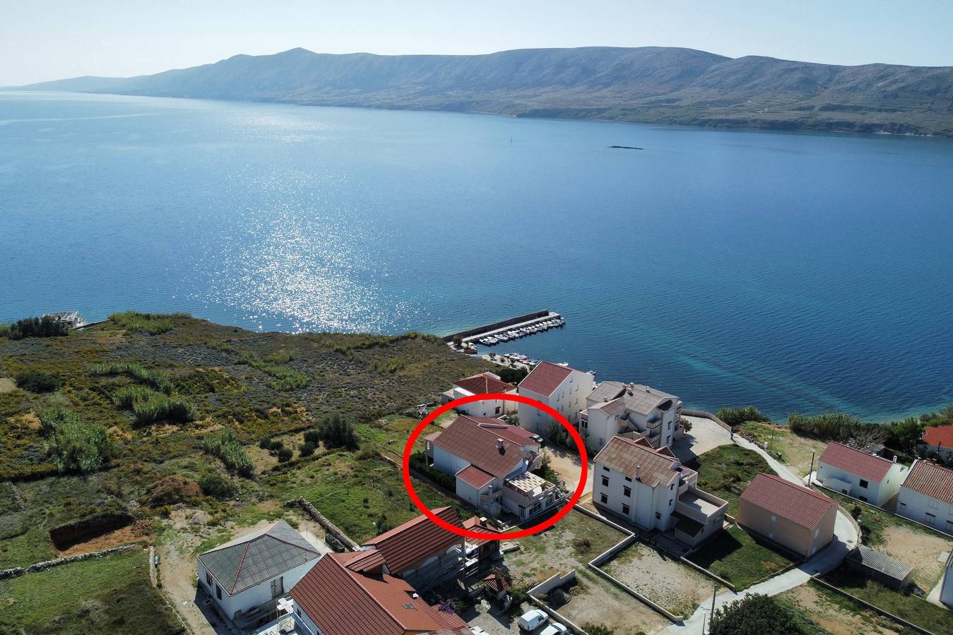 Ganze Wohnung, 2-Zimmer-Ferienwohnung mit Terrasse und Meerblick Zubovici (Pag) -b in Zubovići, Pag
