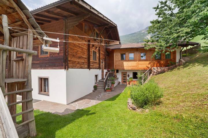 Appartamento intero, Appartamento 'Blumenwiese' con vista montagna, giardino in comune e Wi-Fi in Ultimo, Gruppo Ortles-Cevedale