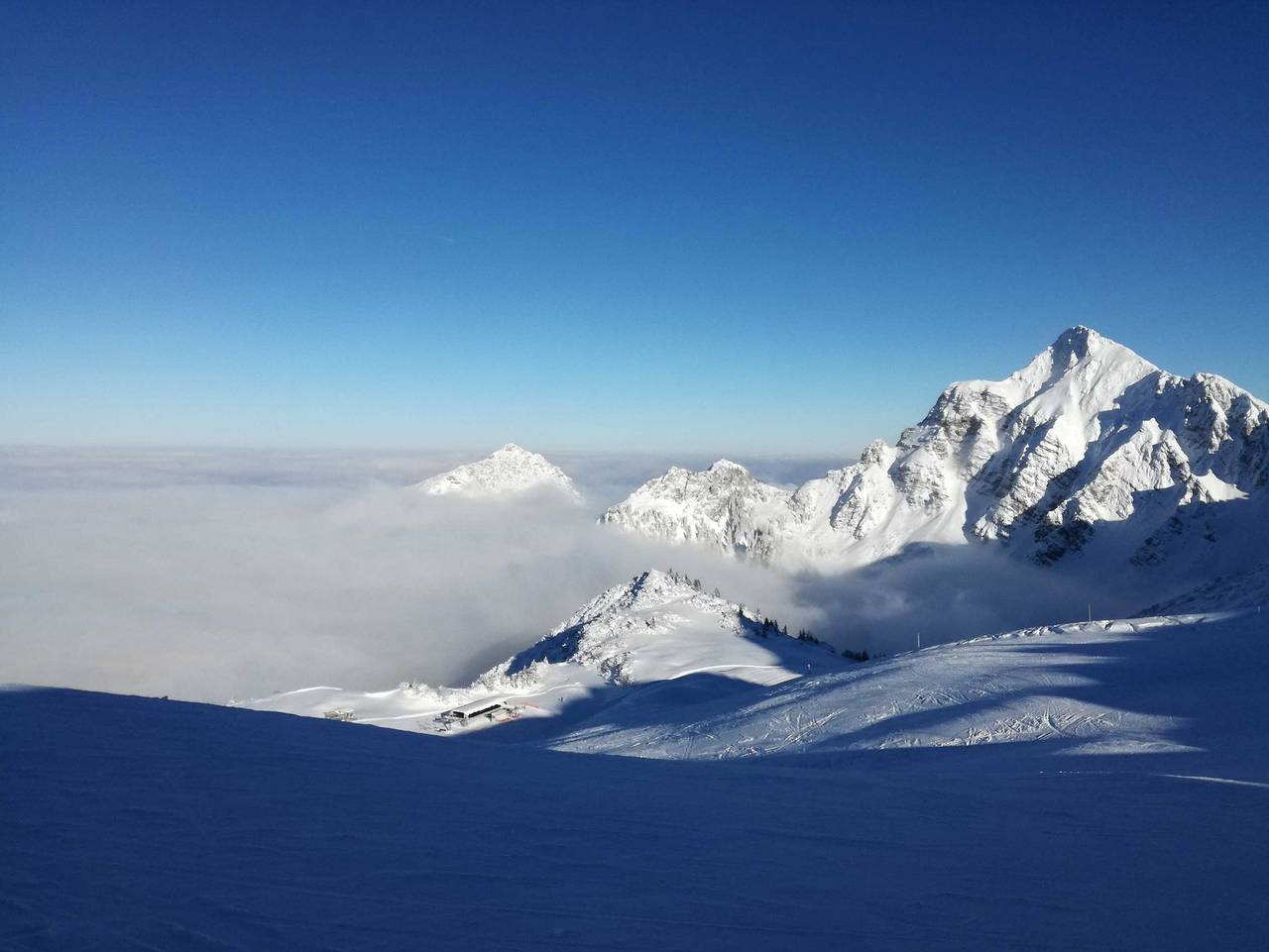 Ganze Ferienwohnung, Pension Tannheim - Familie Kleiner und Neumann - Doppelzimmer Gaißhorn ohne Balkon in Tannheim (Tirol), Allgäuer Alpen (Österreich)