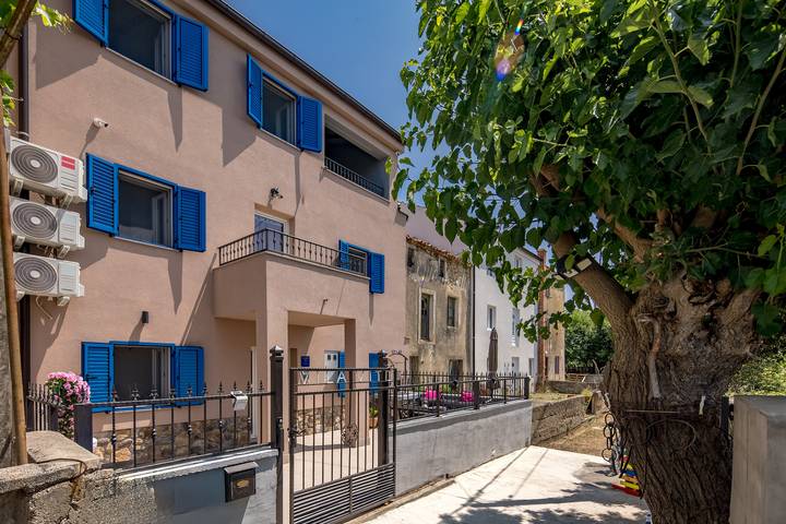 Ferienhaus für 8 Personen, mit Meerblick und Balkon, kinderfreundlich auf Rab - 2