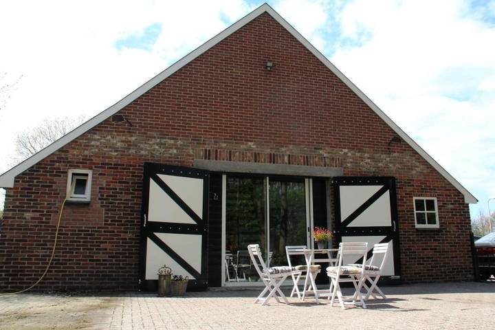 Ferienwohnung für 9 Personen, mit Terrasse und Garten sowie Ausblick