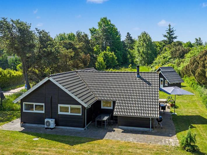 Vakantiehuis voor 8 personen, with Whirlpool and Terras as well as Sauna in Langeland