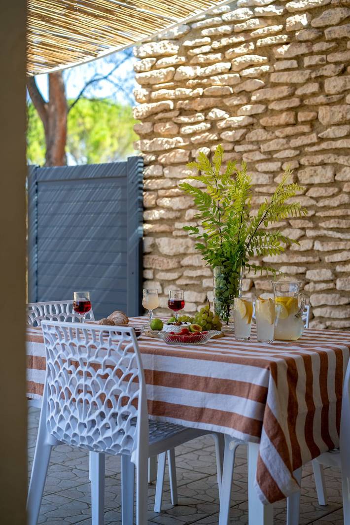 Location de vacances pour 5 personnes, avec Terrasse ainsi que Jardin et Piscine à La Roque-sur-Pernes - 4